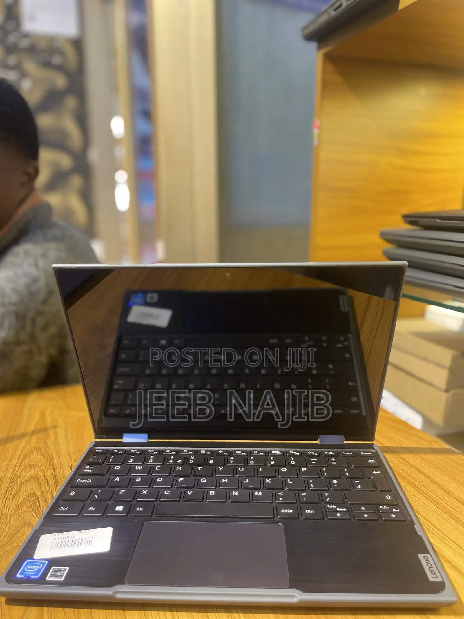 Laptop Lenovo 300e 4GB Intel Celeron SSD 250GB