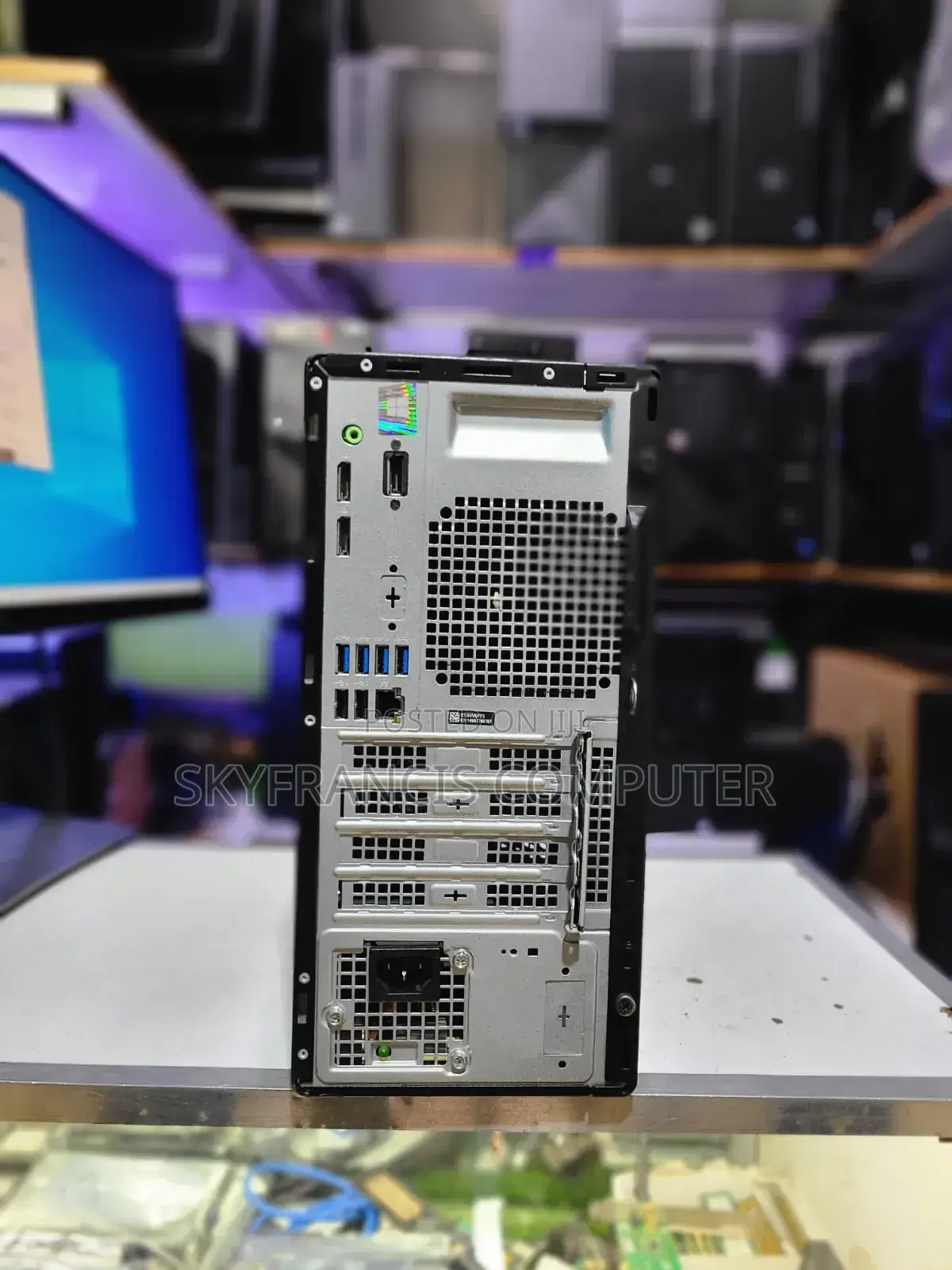 Desktop Computer Dell Optiplex 3090 8GB Intel Core i7 SSD 256GB