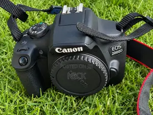 Canon Eos 2000d With 18-55mm Lens, Charger and Carry Case