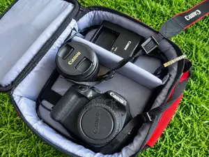 Canon Eos 2000d With 18-55mm Lens, Charger and Carry Case