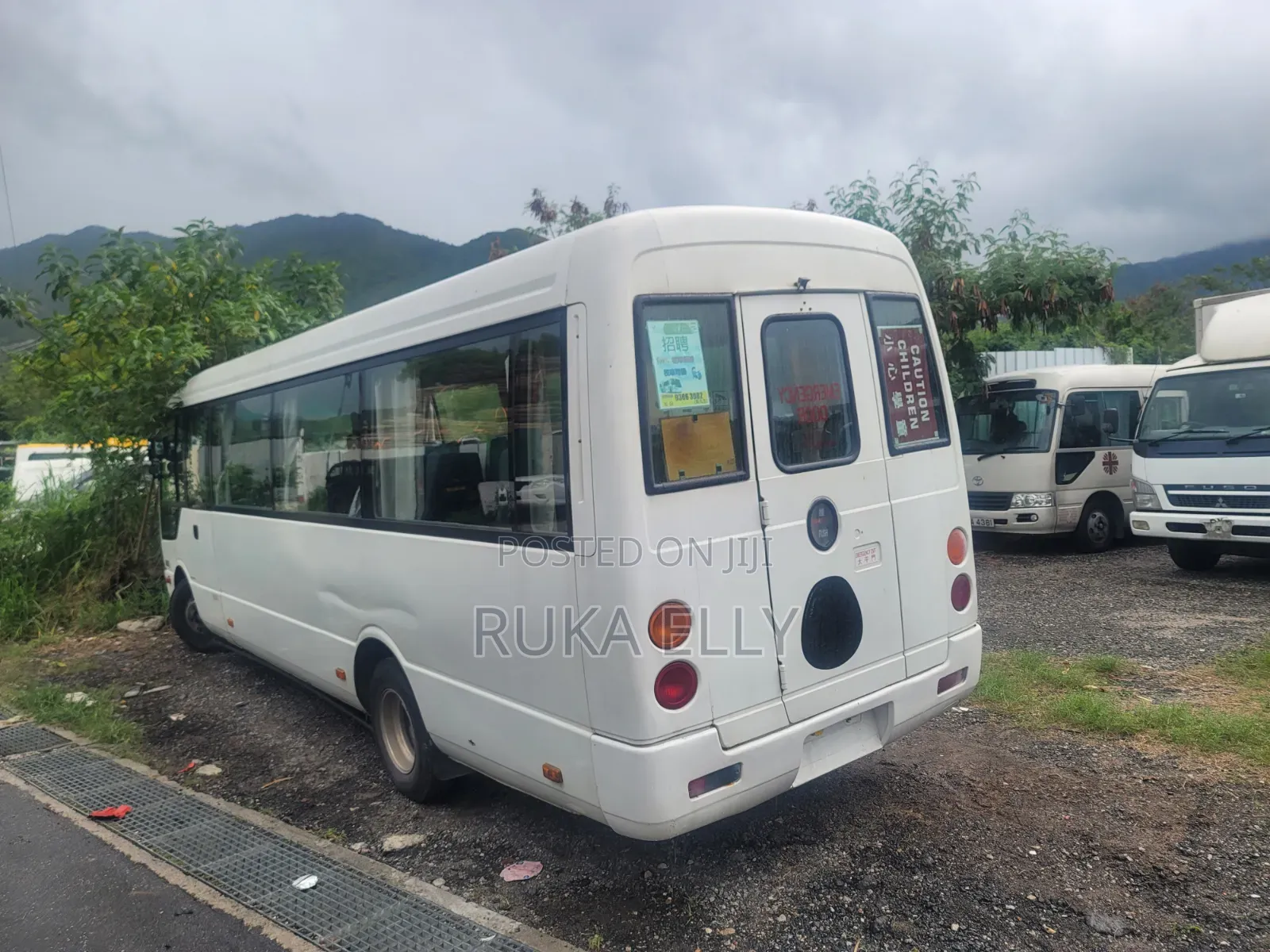 Mitsubishi Fuso Rosa 2013 White