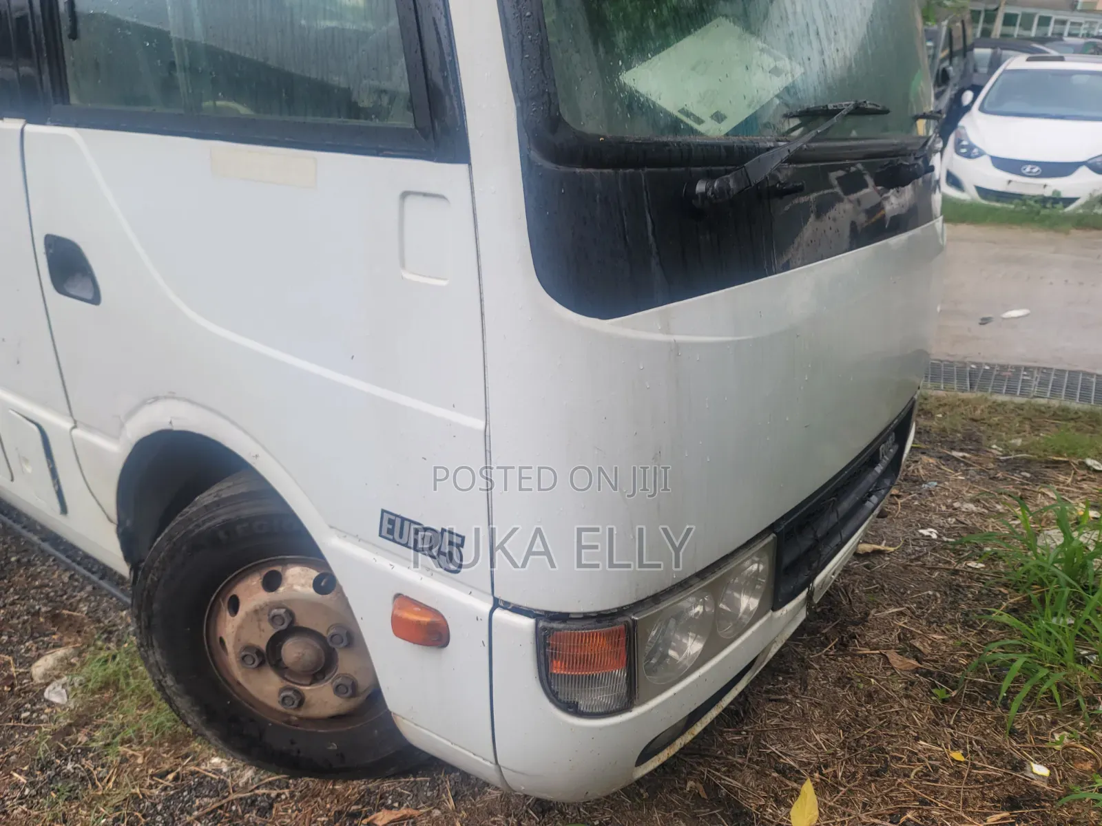 Mitsubishi Fuso Rosa 2013 White