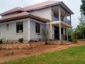 5bdrm Mansion in Kanyanda, Makulubita for sale