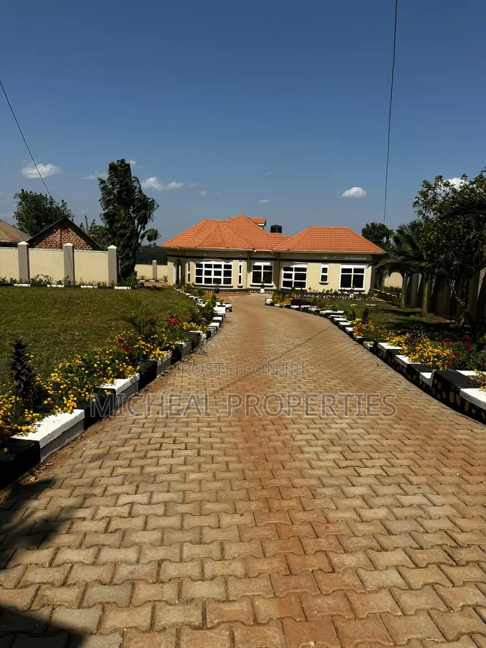 5bdrm House in Kasangati Kira Rd At, Kawempe for sale
