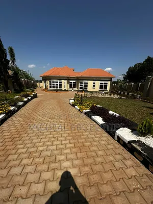 5bdrm House in Kasangati Kira Rd At, Kawempe for sale