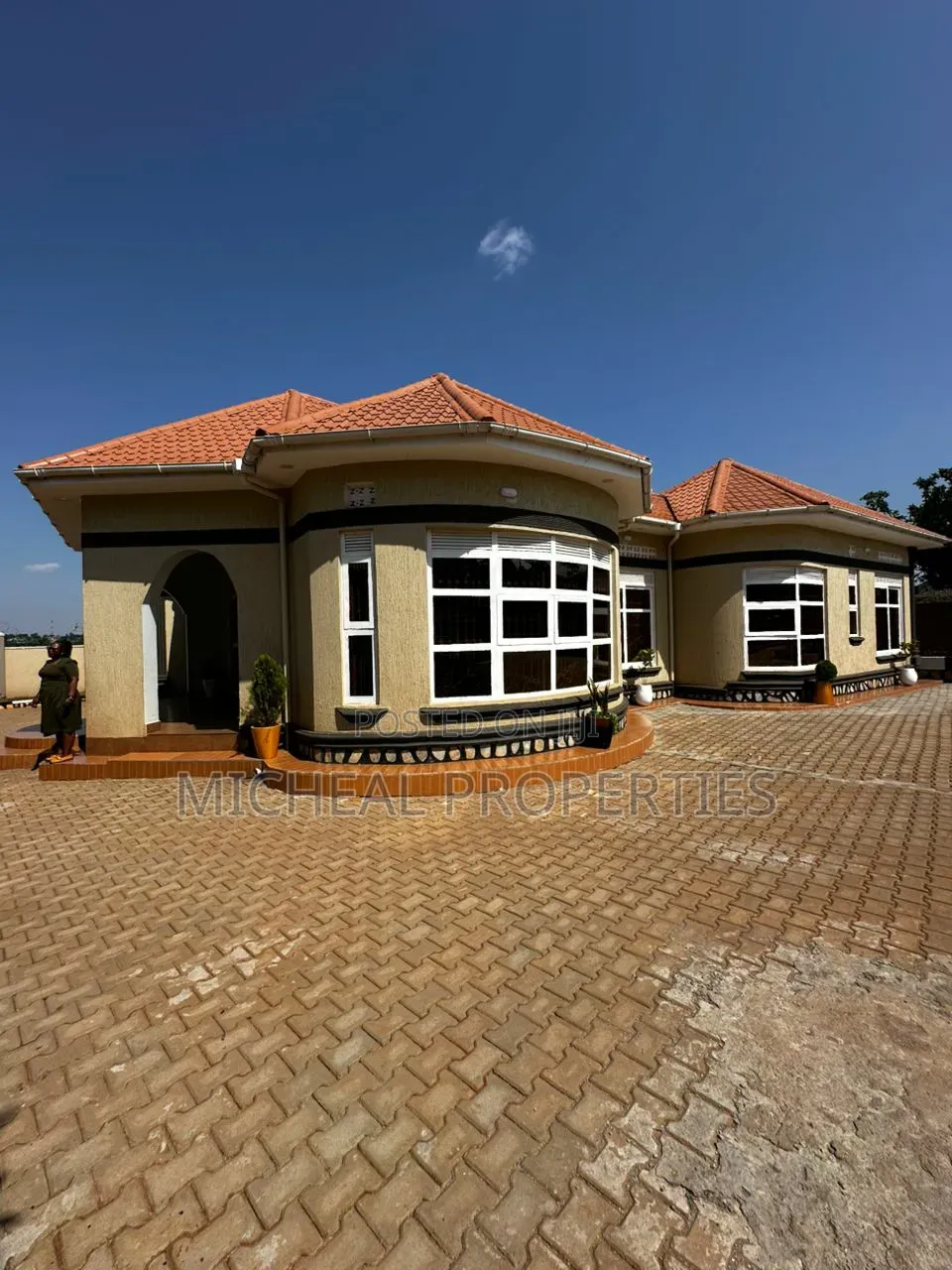 5bdrm House in Kasangati Kira Rd At, Kawempe for sale