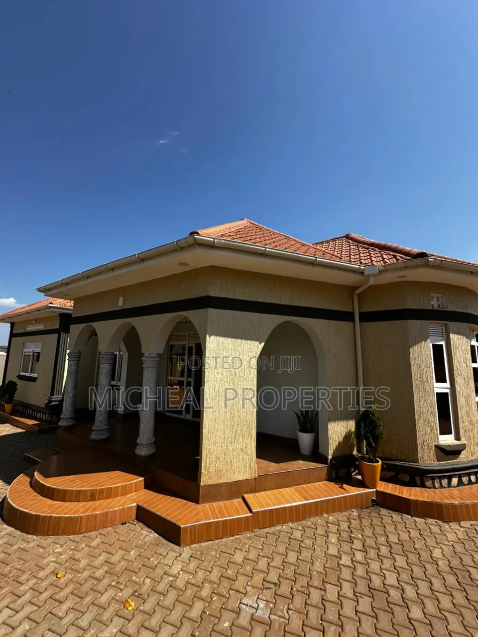 5bdrm House in Kasangati Kira Rd At, Kawempe for sale
