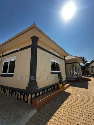 5bdrm House in Kasangati Kira Rd At, Kawempe for sale