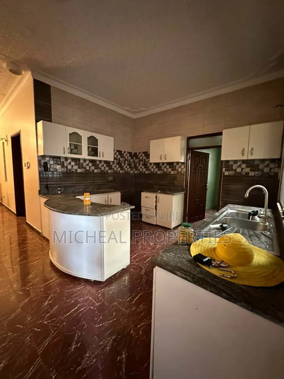 5bdrm House in Kasangati Kira Rd At, Kawempe for sale