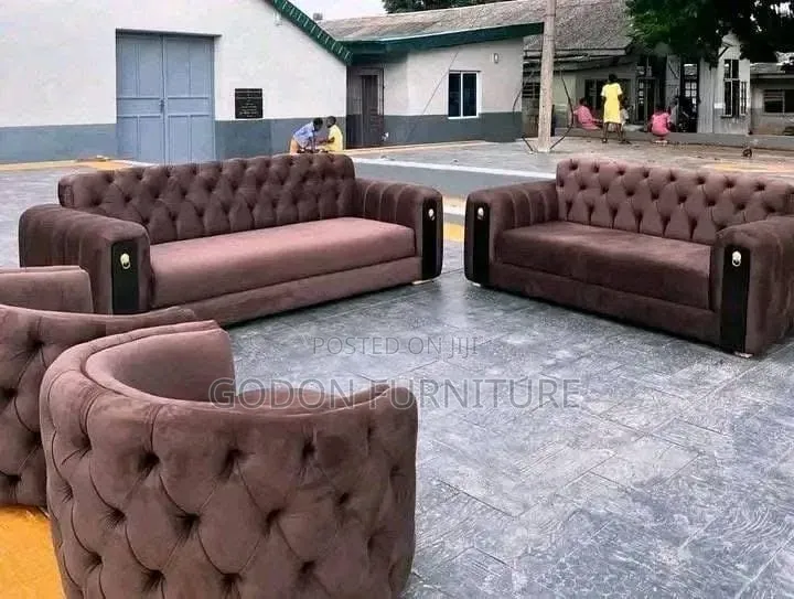Classy Sofa in Perfect Condition