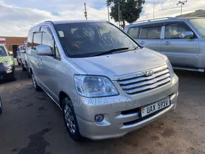 Toyota Noah 2003 Silver