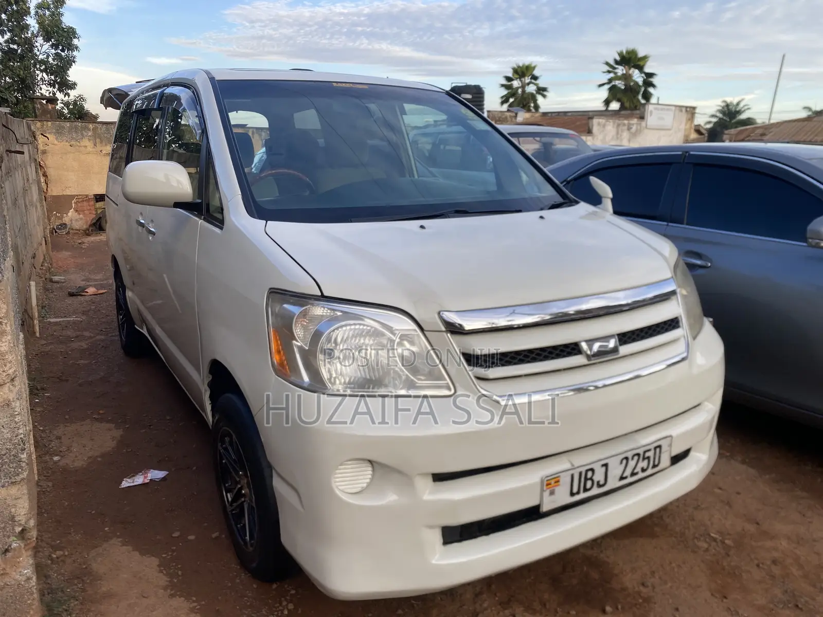 Toyota Noah 2006 White