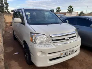 Toyota Noah 2006 White