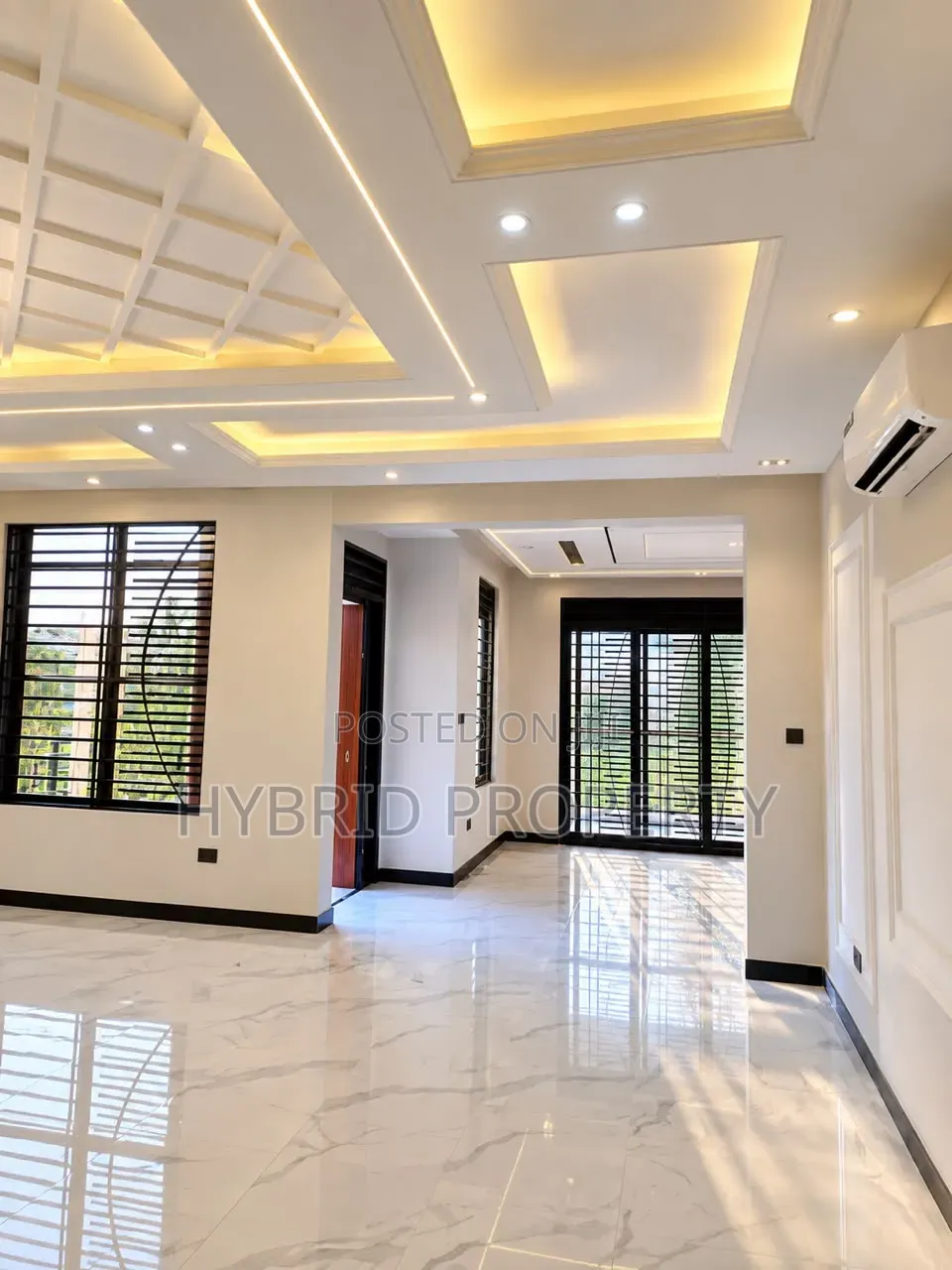 6bdrm Mansion in Bwebajja Akright, Ssisa for sale