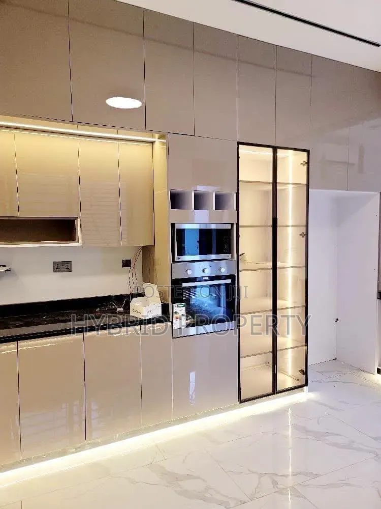 6bdrm Mansion in Bwebajja Akright, Ssisa for sale