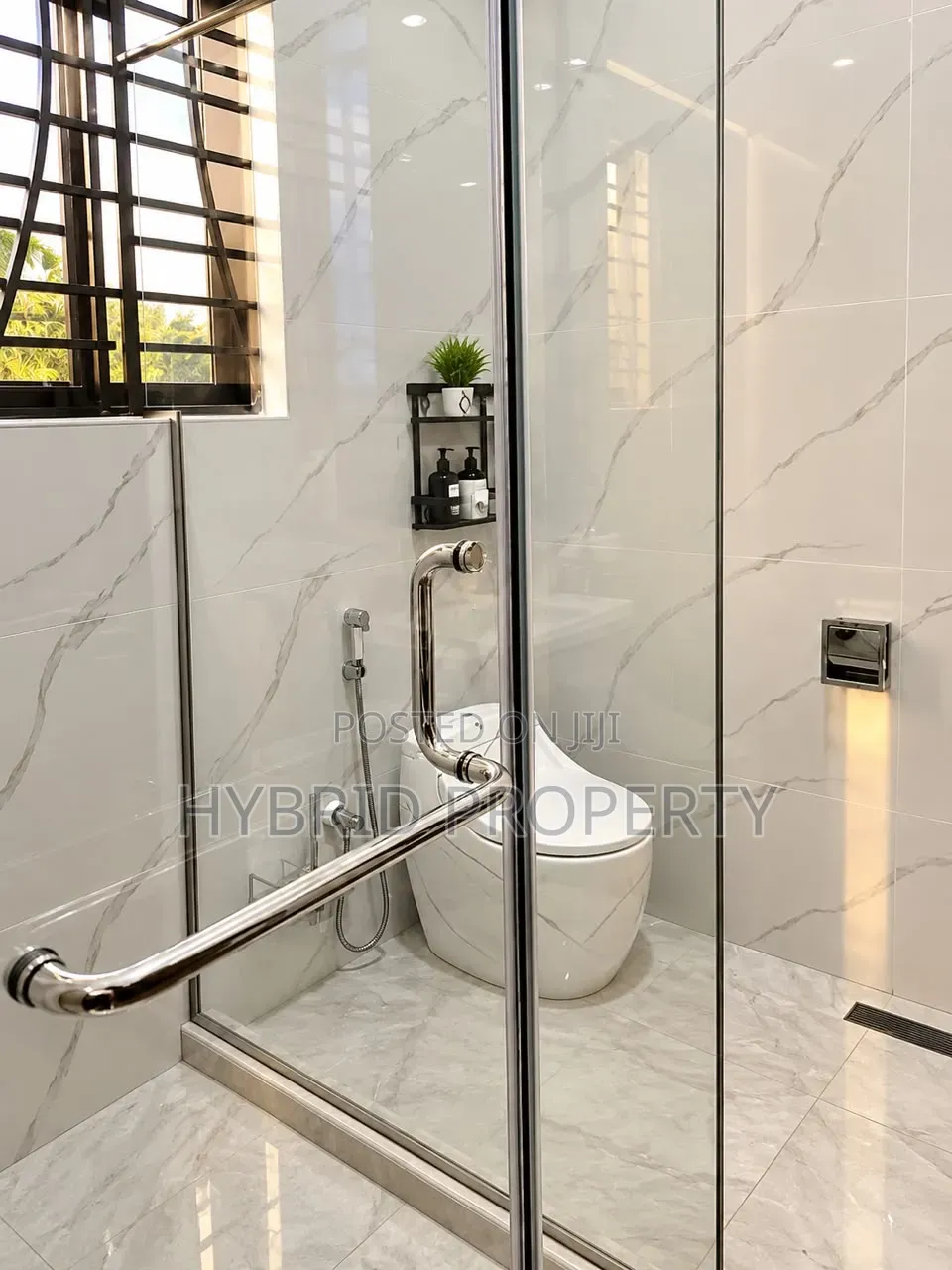 6bdrm Mansion in Bwebajja Akright, Ssisa for sale