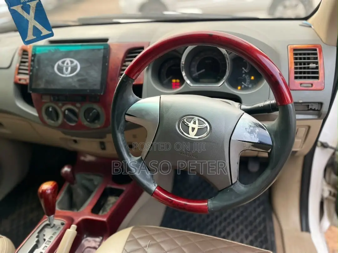 Toyota Hilux 2013 White