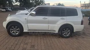Mitsubishi Pajero 2006 White