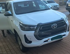 Toyota Hilux Revo Double Cab Deisel 2.4 AWD 2021 White