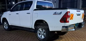 Toyota Hilux Revo Double Cab Deisel 2.4 AWD 2021 White