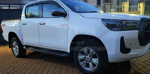 Toyota Hilux Revo Double Cab Deisel 2.4 AWD 2021 White