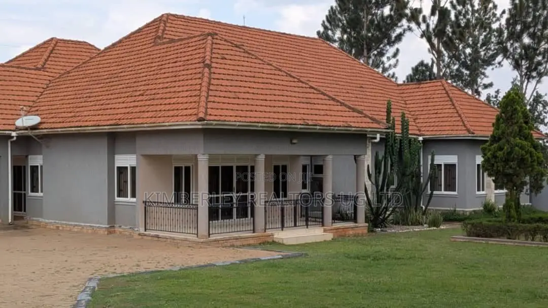 5bdrm House in Kira for sale