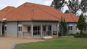 5bdrm House in Kira for sale