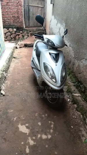 Suzuki Access 125 2000 Gray