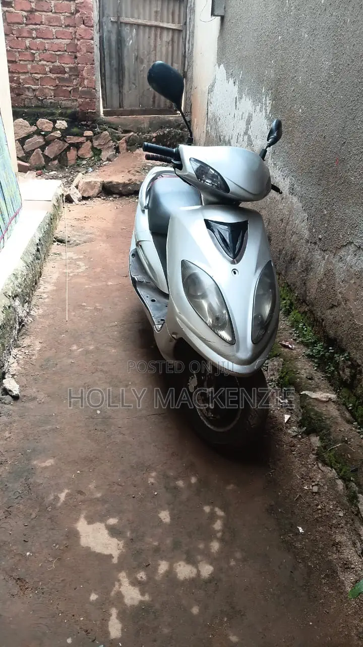 Suzuki Access 125 2000 Gray