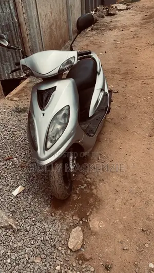 Suzuki Access 125 2000 Gray
