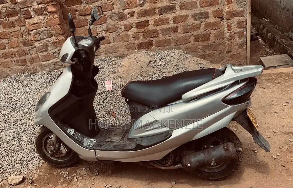 Suzuki Access 125 2000 Gray