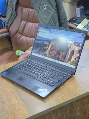 Laptop Lenovo ThinkPad E14 Gen 2 8GB Intel Core i5 SSD 512GB