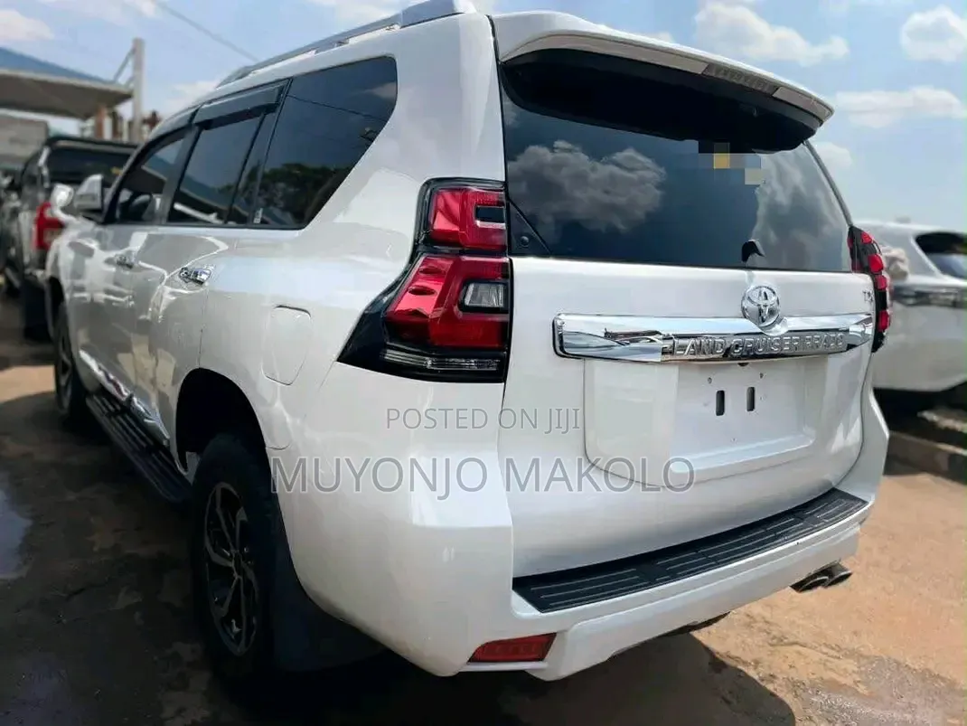 Toyota Land Cruiser Prado 2013 White