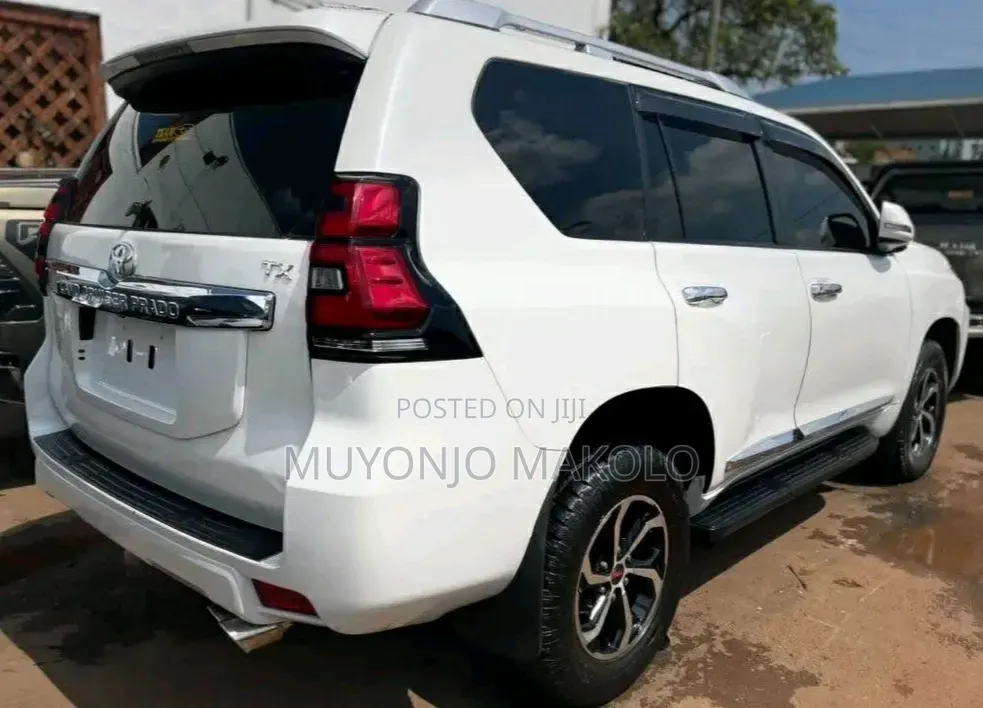 Toyota Land Cruiser Prado 2013 White