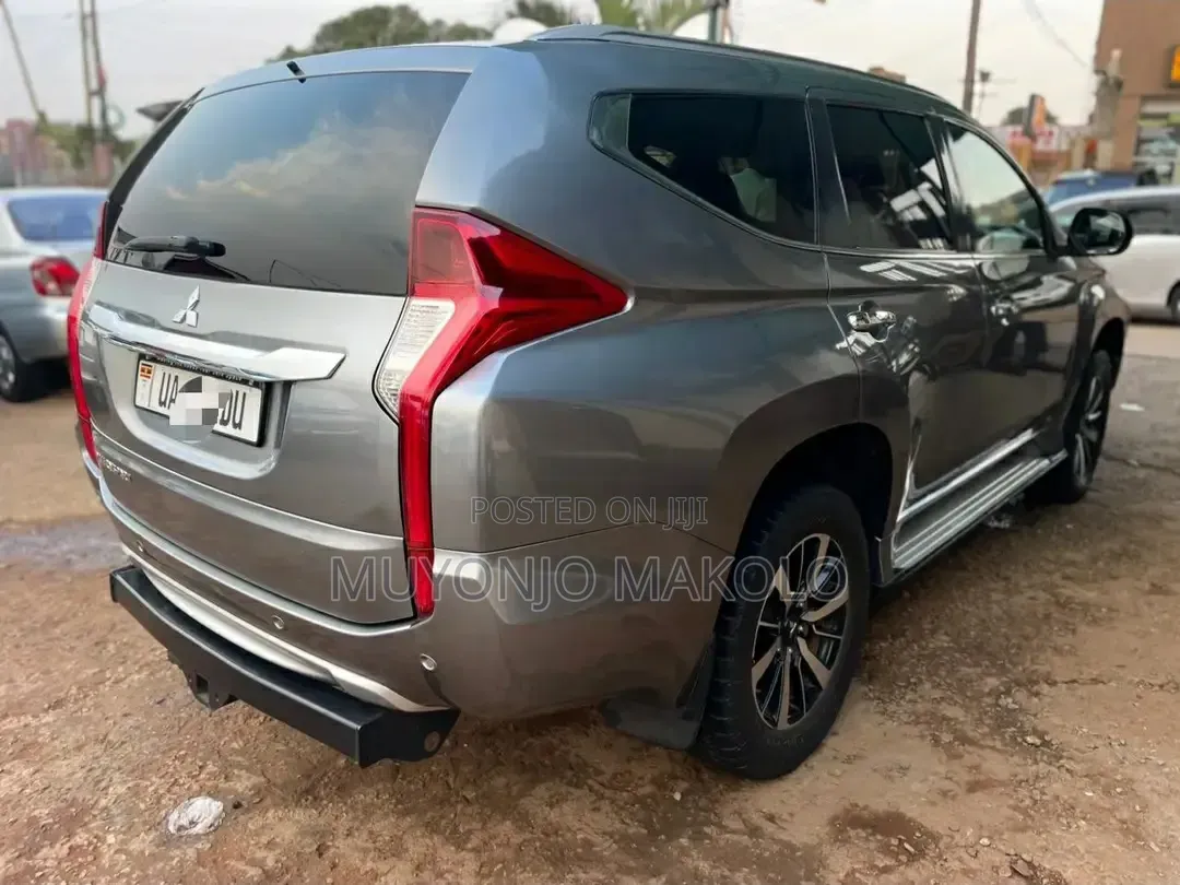 Mitsubishi Pajero Sport 2017 Gray