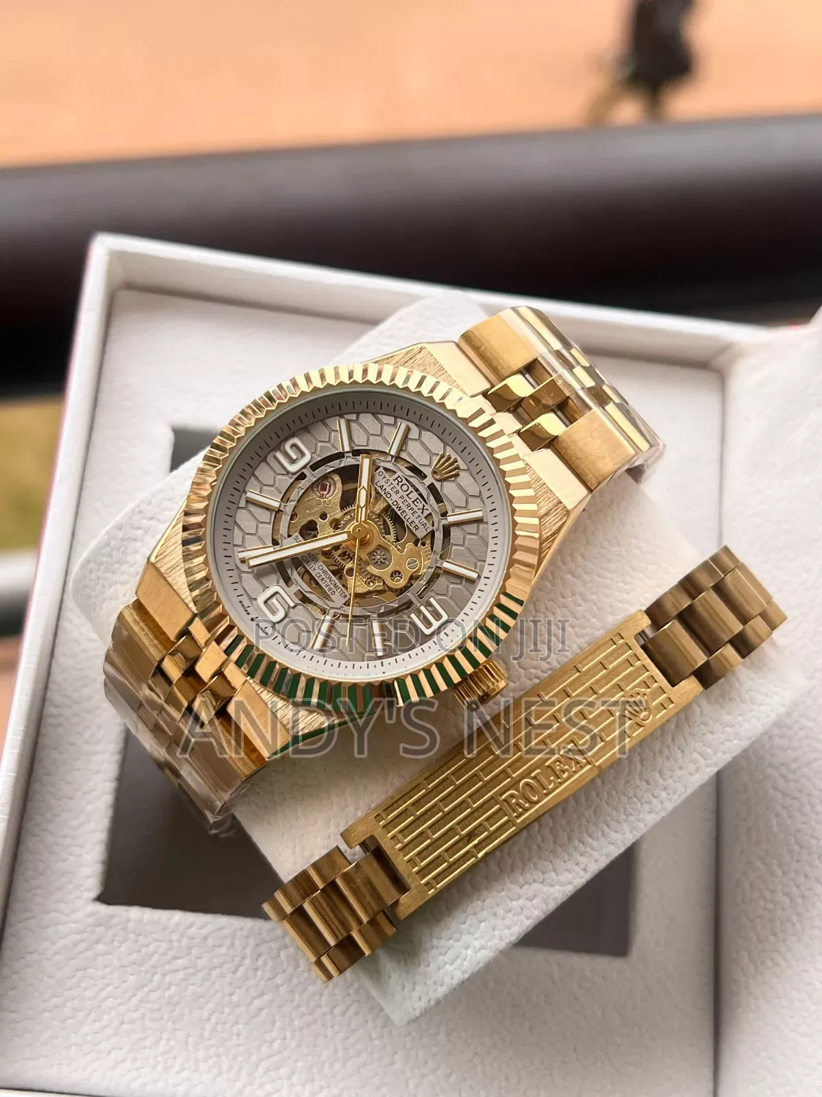 Golden Mechanical Men's Watch With a Bangle