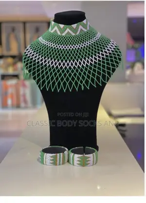 Green Craft Small Bead Netted Necklace