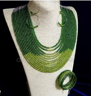 Green Craft Small Bead Netted Necklace