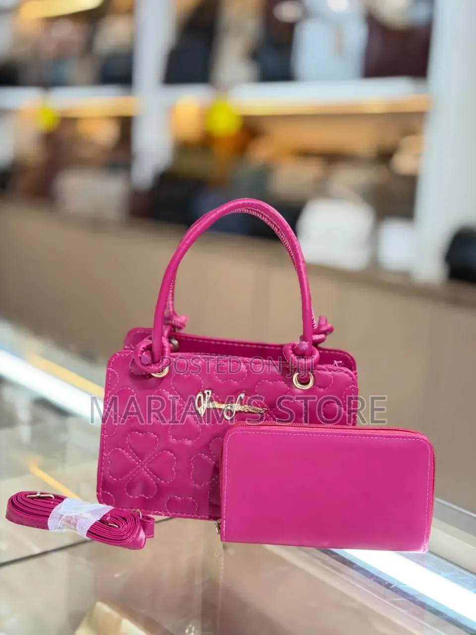 Two-Piece Set a Quilted Handbag With a Clover Pattern
