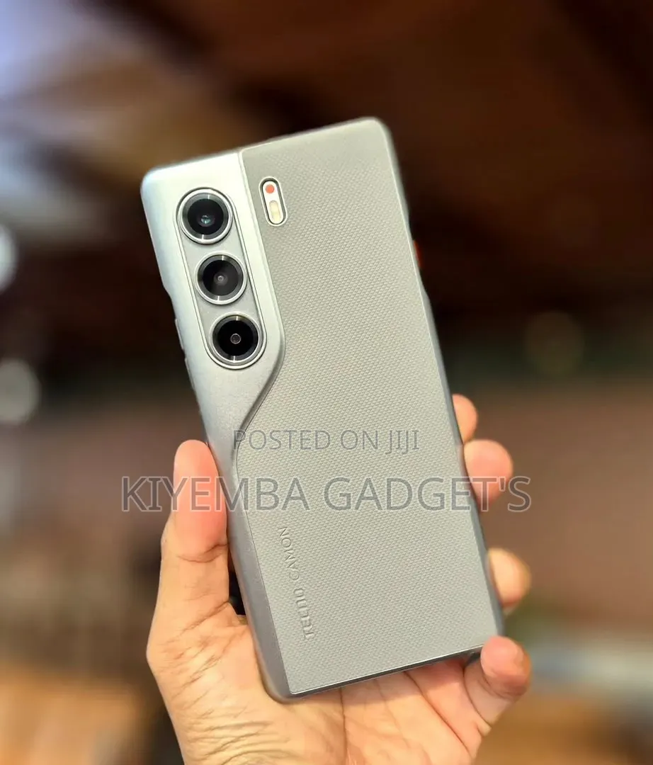New Tecno Camon 40 Pro 5G 256 GB Silver