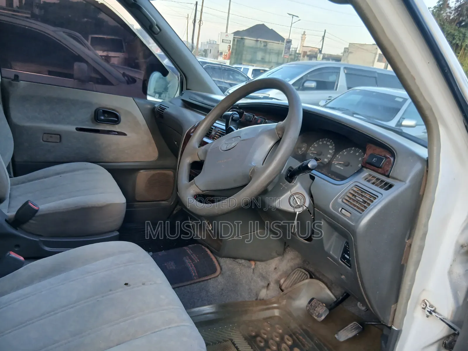 Toyota Noah 2001 White