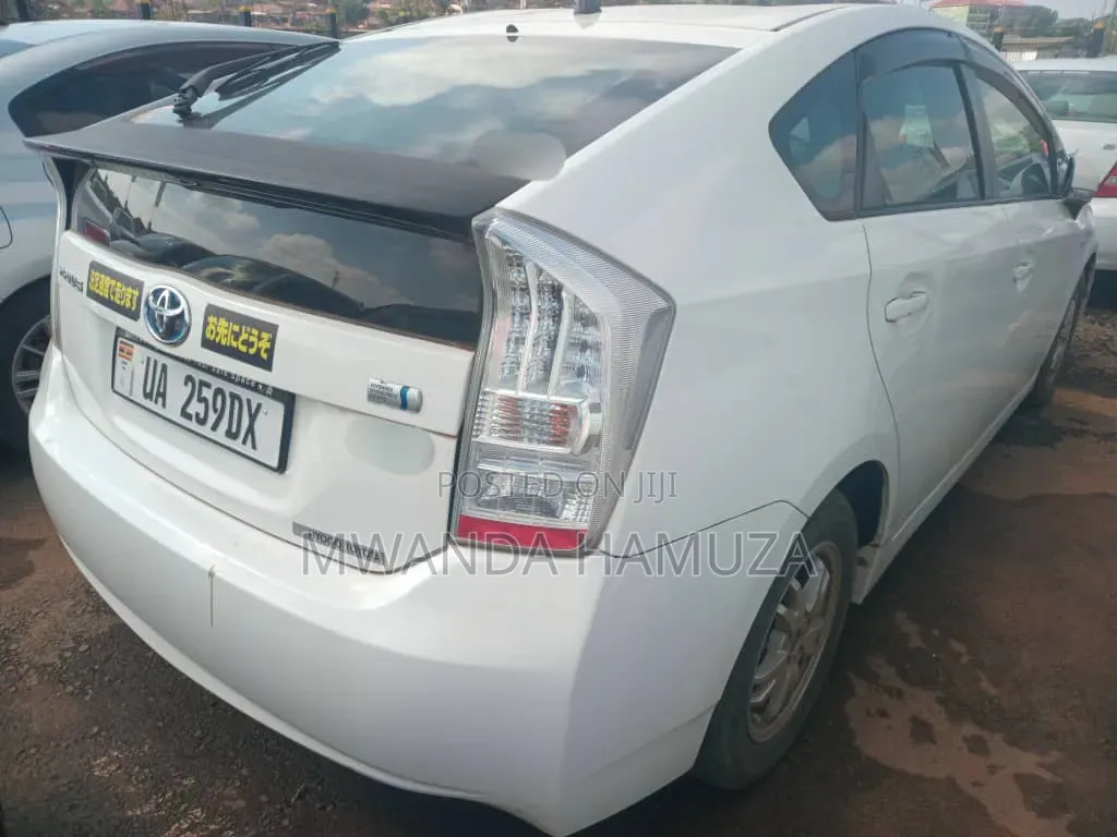 Toyota Prius 2011 White