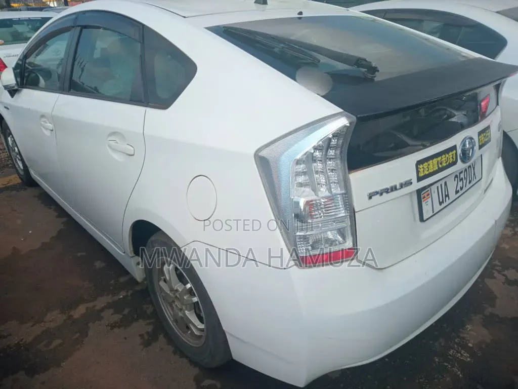 Toyota Prius 2011 White