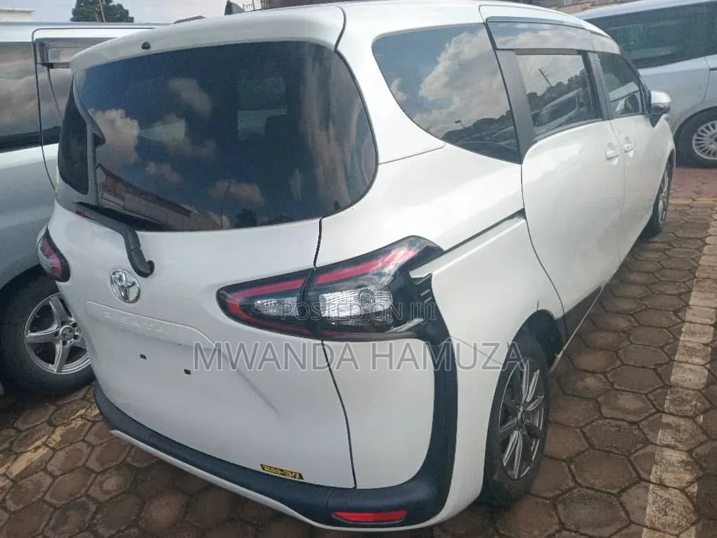 Toyota Sienta 2016 White