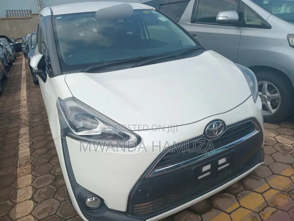 Toyota Sienta 2016 White