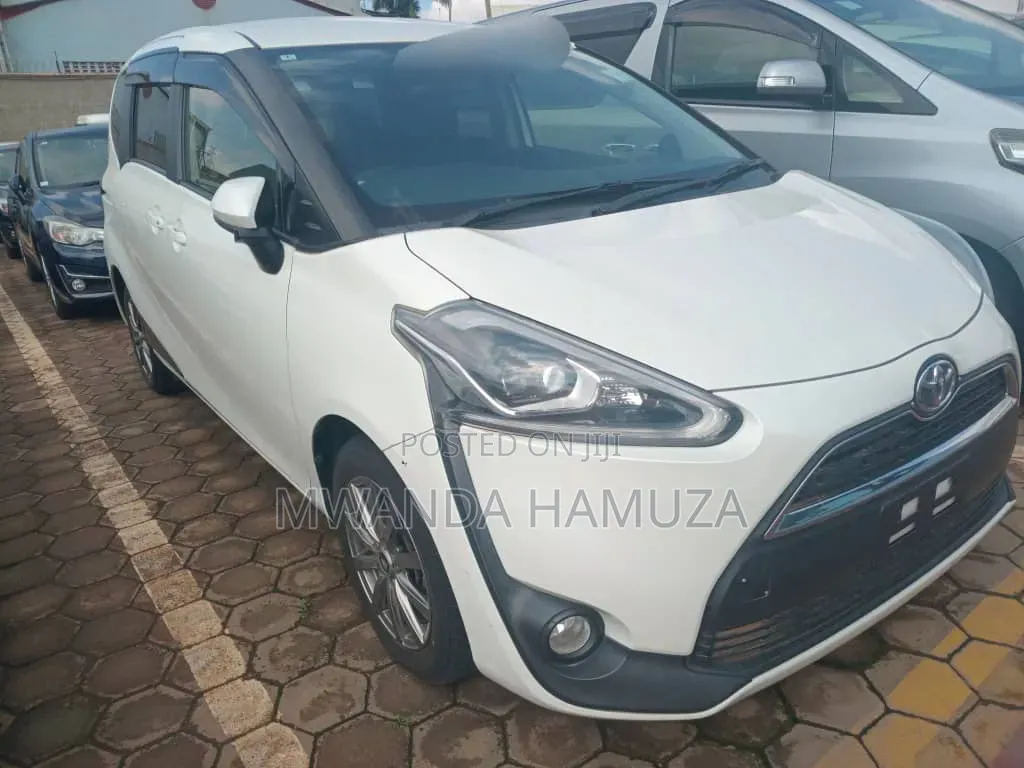 Toyota Sienta 2016 White