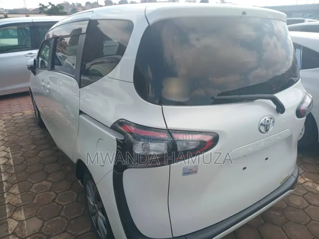 Toyota Sienta 2016 White