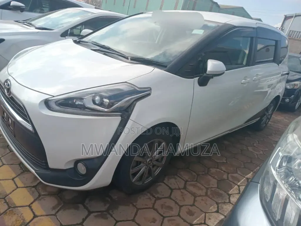 Toyota Sienta 2016 White