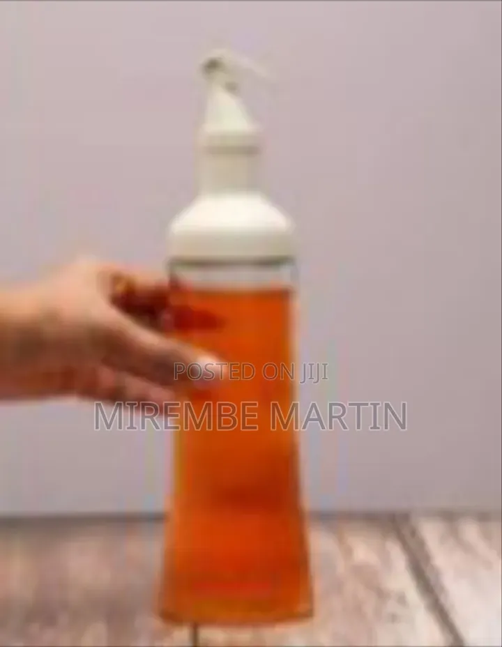 Sleek Glass Oil and Vinegar Dispenser With Precision Pour Spout -