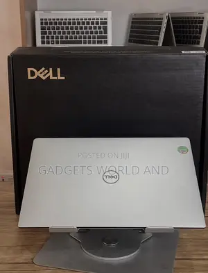 New Laptop Dell XPS 15 9500 32GB Intel Core i7 SSD 512GB